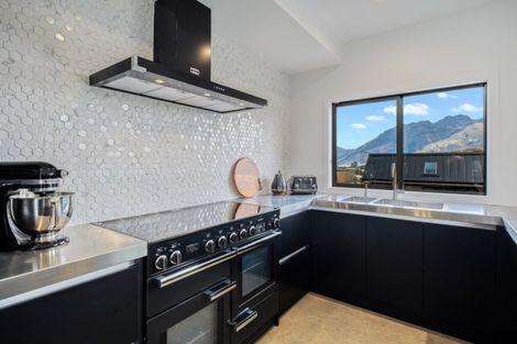 Photo of property in 9 Falconer Rise, Jacks Point, Queenstown, 9371