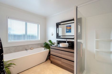 Photo of property in 325 Cook Drive, Whitianga, 3510