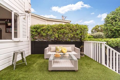 Photo of property in 75 Vauxhall Road, Devonport, Auckland, 0624