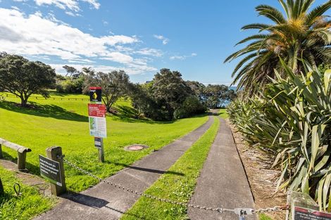 Photo of property in 18 Glenelg Road, Red Beach, 0932