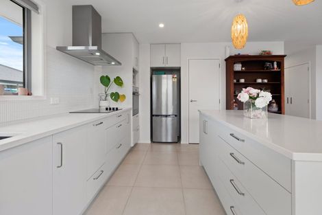 Photo of property in 9 Te Rehutai Rise, Welcome Bay, Tauranga, 3112