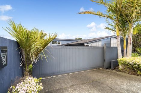 Photo of property in 94 Lake Panorama Drive, Henderson Valley, Auckland, 0612