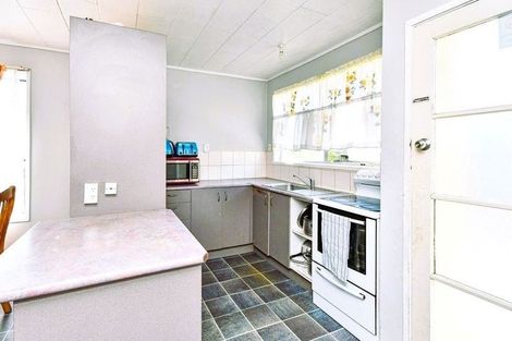 Photo of property in 8 Staverton Crescent, Mangere, Auckland, 2022