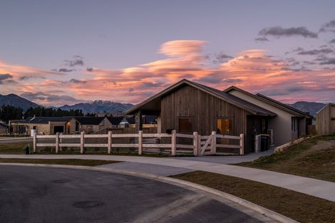 Photo of property in 3 Bargour Street, Wanaka, 9305