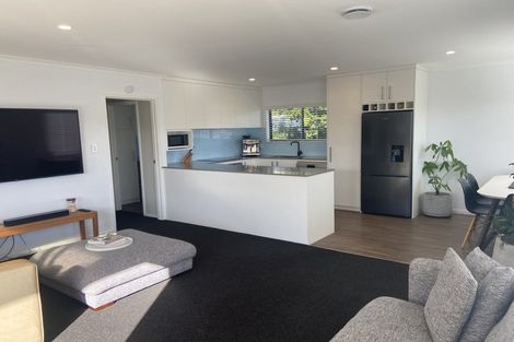 Photo of property in 12 Millen Place, Clarks Beach, 2122