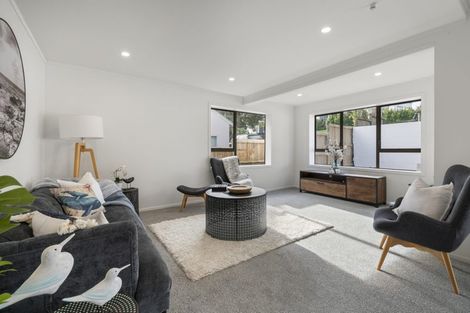 Photo of property in 226 East Coast Road, Forrest Hill, Auckland, 0620