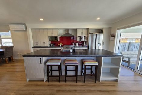 Photo of property in 11 Truby King Street, Merrilands, New Plymouth, 4312