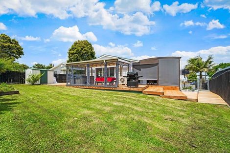 Photo of property in 122 Moire Road, West Harbour, Auckland, 0618