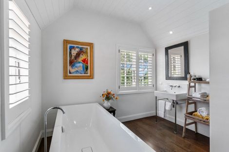 Photo of property in 11 Stanley Point Road, Stanley Point, Auckland, 0624