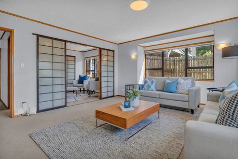 Photo of property in 14 Deverell Place, Northcross, Auckland, 0632