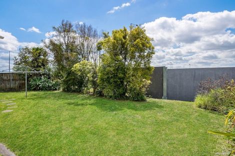 Photo of property in 35 Barbados Drive, Unsworth Heights, Auckland, 0632