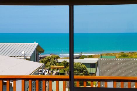 Photo of property in 18 Okiwa Terrace, Waiinu Beach, Whanganui, 4588