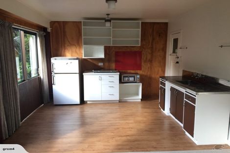 Photo of property in 89 Glenesk Road, Piha, New Lynn, 0772