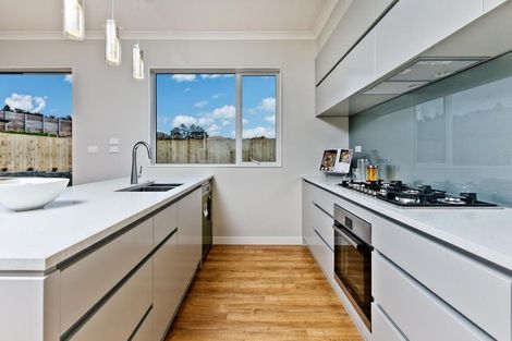 Photo of property in 70 Huntington Park Drive, Greenhithe, Auckland, 0632