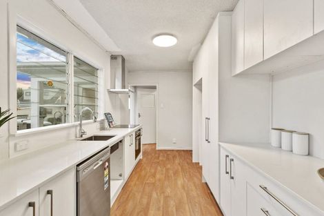 Photo of property in 9 Wilson Road, Glen Eden, Auckland, 0602