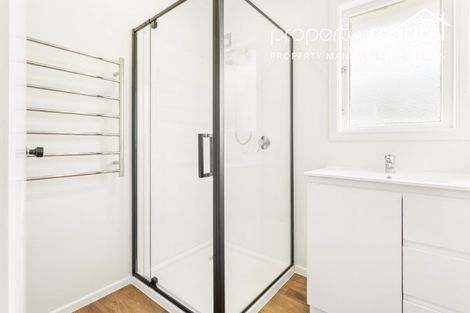 Photo of property in 16 Serjeant Street, Henderson, Auckland, 0612