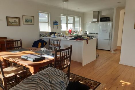 Photo of property in 31 Gladstone Road, Northcote, Auckland, 0627