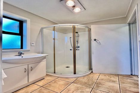 Photo of property in 73 West Coast Road, Glen Eden, Auckland, 0602