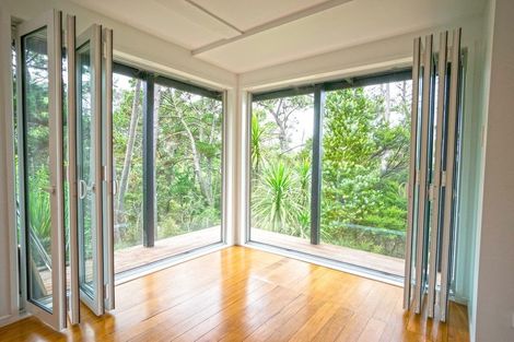 Photo of property in 28 Blundell Place, Chatswood, Auckland, 0626