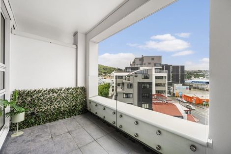 Photo of property in Stadium Garden Flats, 309/107 Thorndon Quay, Pipitea, Wellington, 6011
