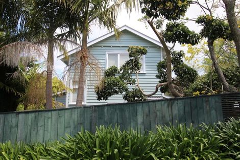 Photo of property in 25a Belle Vue Avenue, Northcote Point, Auckland, 0627