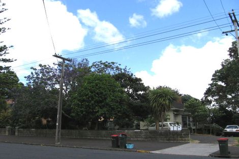 Photo of property in 52 Harbour View Road, Point Chevalier, Auckland, 1022