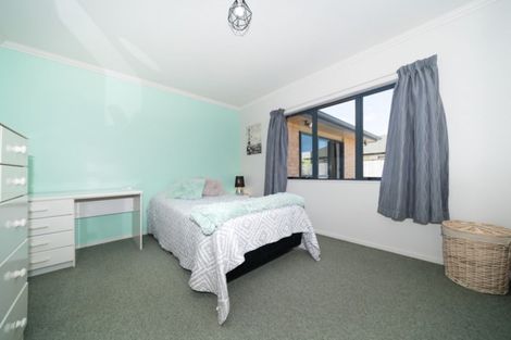 Photo of property in 6 Brookside Close, Highbury, Palmerston North, 4412