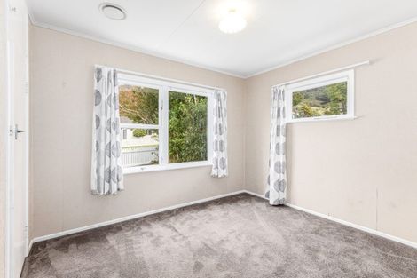 Photo of property in 10 Gardiner Grove, Wainuiomata, Lower Hutt, 5014