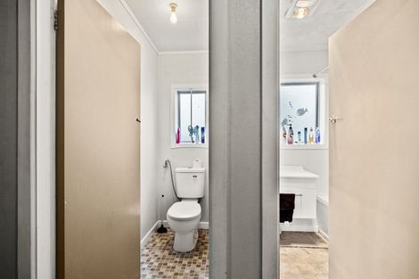 Photo of property in 96 Omata Road, Marfell, New Plymouth, 4310