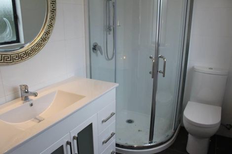 Photo of property in 2 Ware Place, Pakuranga Heights, Auckland, 2010