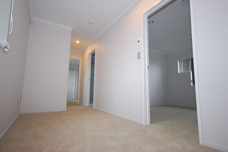 Photo of property in 8 Whekau Drive, Takanini, 2112