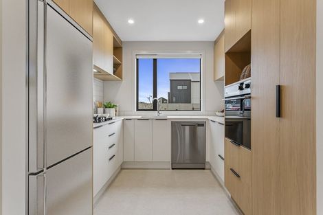 Photo of property in 16 Park Green Avenue, Rosehill, Papakura, 2113