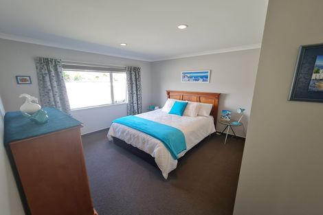 Photo of property in 30 Simpson Crescent, Raumati Beach, Paraparaumu, 5032