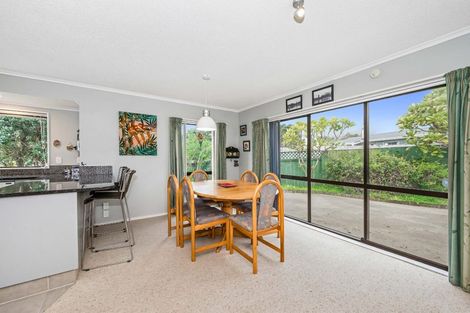 Photo of property in 12 Tobys Way, Waikanae Beach, Waikanae, 5036