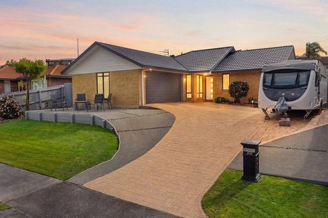 Photo of property in 108 Lakeside Drive, Orewa, 0931