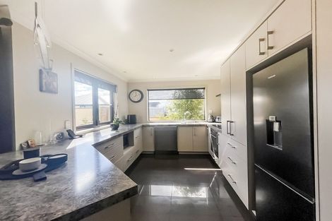 Photo of property in 86 Rosalie Terrace, Kelvin Grove, Palmerston North, 4414