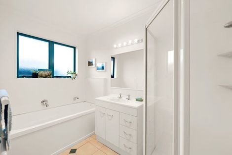 Photo of property in 74 Ayrshire Drive, Grandview Heights, Hamilton, 3200