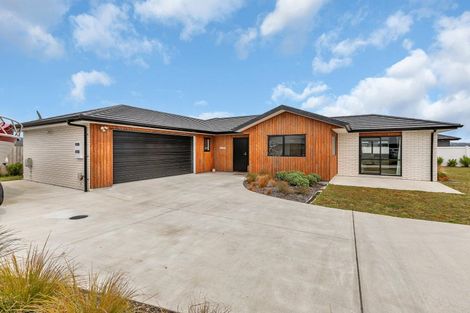 Photo of property in 46 Maturiki Drive, One Tree Point, 0118