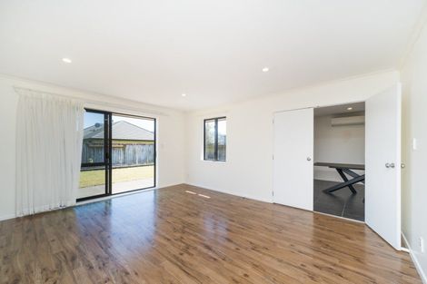 Photo of property in 15 Orlando Way, Kelvin Grove, Palmerston North, 4414