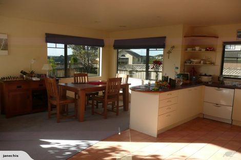 Photo of property in 20 Landsdowne Terrace, Karori, Wellington, 6012