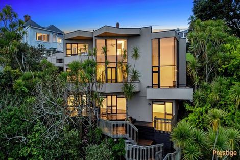Photo of property in 2/102 Queen Street, Northcote Point, Auckland, 0627