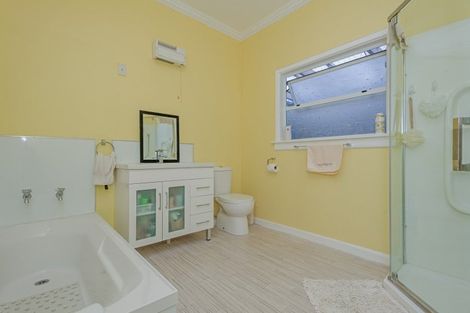 Photo of property in 49 Holland Crescent, Bulls, 4818