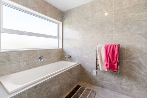 Photo of property in 28 Shah Place, Glen Eden, Auckland, 0602