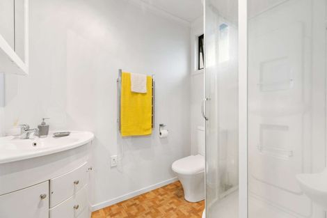 Photo of property in 11c Bamboo Grove, Kelston, Auckland, 0602