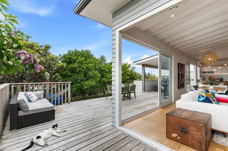 Photo of property in 34 Neil Avenue, Te Atatu Peninsula, Auckland, 0610