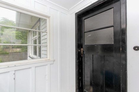 Photo of property in 166 Seaview Road, Westown, New Plymouth, 4310