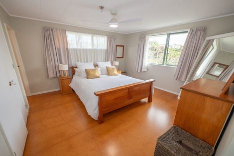 Photo of property in 2 Dudley Crescent, Cable Bay, 0420