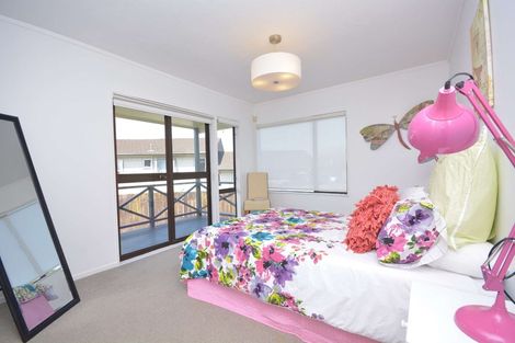 Photo of property in 8 Sandgate Avenue, Botany Downs, Auckland, 2010