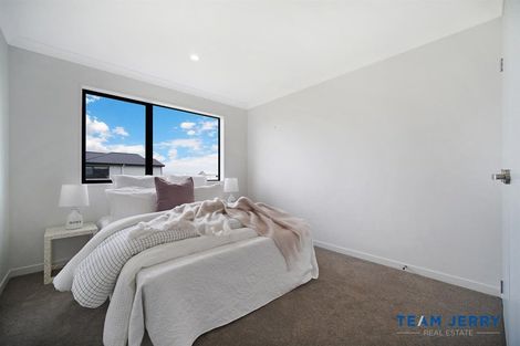 Photo of property in 17 Kaitiaki Drive, Clarks Beach, 2122