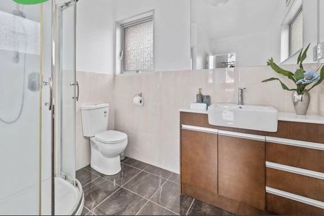 Photo of property in 16 Colin Wild Place, Glenfield, Auckland, 0629